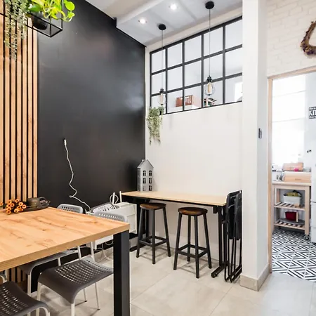 Master Corner אכסניה